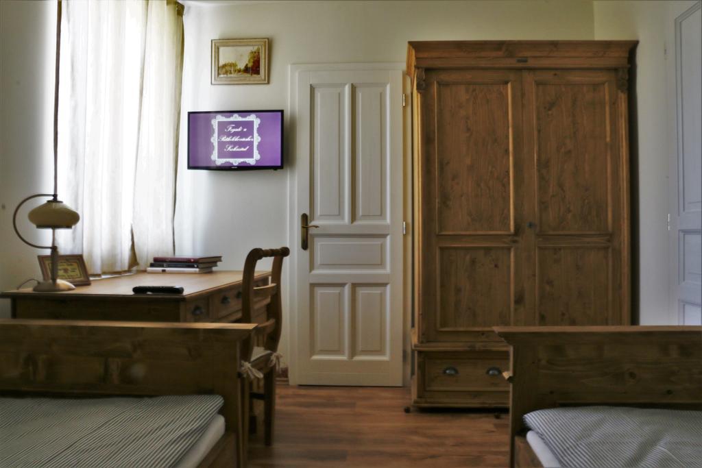 Fogado A Patkolokovacshoz Vendeghaz Szekszard Bed and Breakfast Exteriör bild
